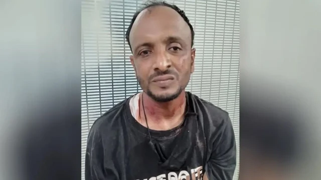 শনিরআখড়ায় দোকানে ঢুকে ব্যবসায়ীকে গুলি, জনতার হাতে আটক ১