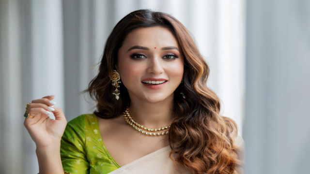 চলতি বছরের শেষেই বিয়ের পিঁড়িতে বসছেন অভিনেত্রী মিমি চক্রবর্তী