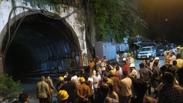 ভারতে টানেলে হঠাৎ পানি ঢুকে ৭ শ্রমিকের মৃত্যু, আটকা ৩