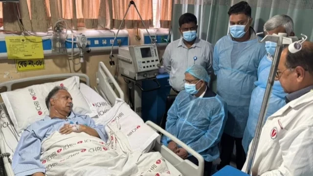 অসুস্থ জ্বালানিমন্ত্রী টুকুকে হাসপাতালে দেখতে গেলেন রাষ্ট্রপতি