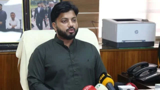 দুপুর ২টায় পদত্যাগের বিষয়ে চূড়ান্ত সিদ্ধান্ত জানাবেন ইশরাক