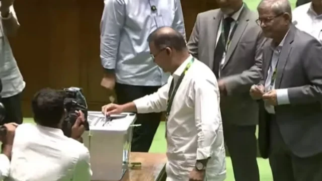 রাষ্ট্রপতি নির্বাচনে ভোট দিলেন প্রধানমন্ত্রীসহ শীর্ষ নেতারা