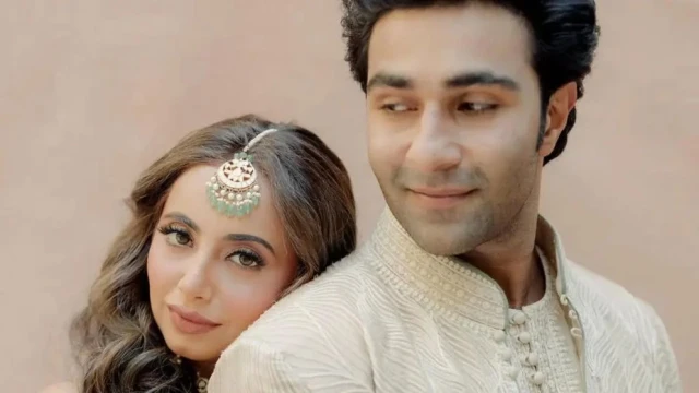 বিয়ের দেড় বছর পর ম্যারেজ রেজিস্ট্রি, কারণ জানালেন আদার জৈন