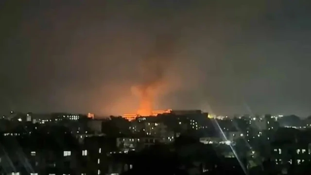 আশুলিয়ায় পোশাক কারখানায় আগুন, ঘটনাস্থলে যাচ্ছে ফায়ার সার্ভিস