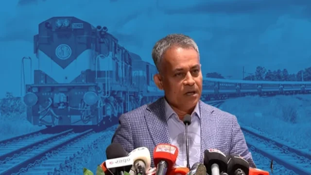 অনলাইন টিকিটের কালোবাজারি নিয়ন্ত্রণ কঠিন: রেলমন্ত্রী