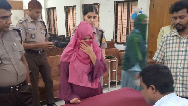 পরীক্ষাকেন্দ্রে প্রশ্নের ছবি তুলে পাঠানোর চেষ্টা, পরীক্ষার্থীর এক মাসের কারাদণ্ড