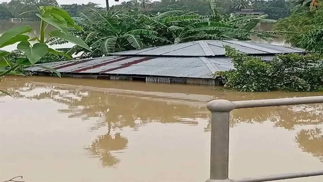 টানা বৃষ্টিতে নদ-নদীর পানি বৃদ্ধি, পাঁচ জেলায় স্বল্পমেয়াদি বন্যার আশঙ্কা