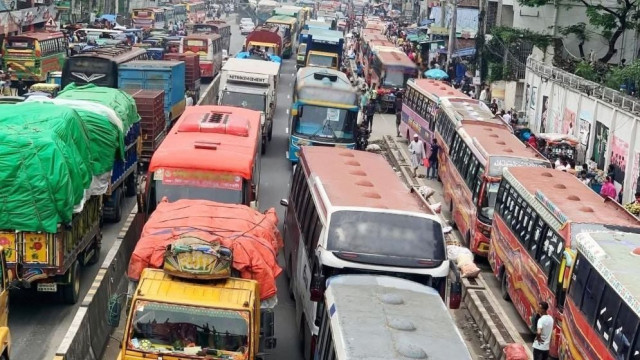 জ্বালানি তেলের দাম বাড়ায় বাসভাড়া ২০ পয়সা বাড়ানোর প্রস্তাব