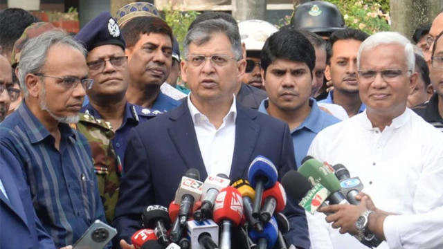 সন্ত্রাসী-চাঁদাবাজদের দ্রুত গ্রেপ্তারে কঠোর নির্দেশ: স্বরাষ্ট্রমন্ত্রী
