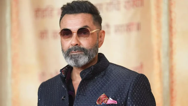 শৈশবে মায়ের কড়া শাসনের মুখোমুখি হতেন ববি দেওল