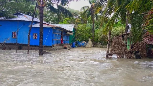 ভারী বর্ষণের আশঙ্কায় তিন জেলার নিচু এলাকা প্লাবিত হতে পারে