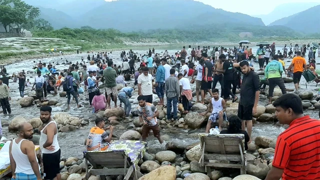 অবিরাম বৃষ্টি এবং উজান থেকে নেমে আসা পাহাড়ি ঢলের কারণে সিলেটের কোম্পানীগঞ্জ উপজেলার জনপ্রিয় পর্যটন গ...