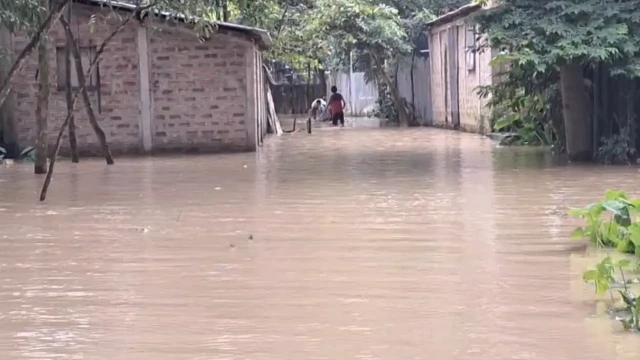 খোয়াই নদীর বাঁধ ভেঙে হবিগঞ্জে বন্যা, পানিবন্দি হাজারো মানুষ