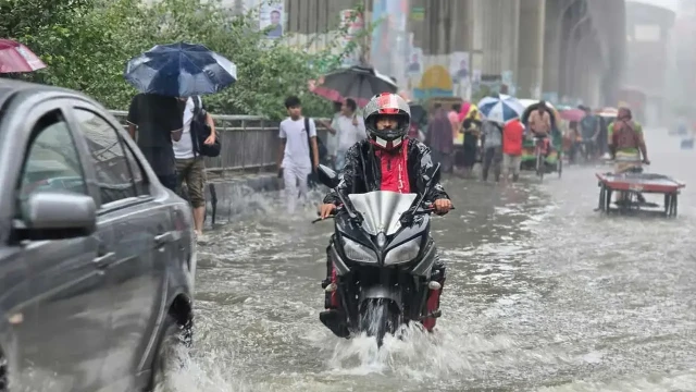 আগামী ৫ দিন বজ্রসহ বৃষ্টির পূর্বাভাস, কয়েক বিভাগে ভারী বর্ষণের শঙ্কা