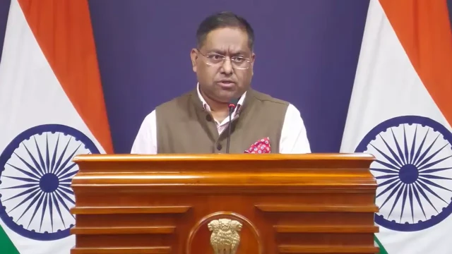 শেখ হাসিনাকে ফেরত পাঠানোর অনুরোধ খতিয়ে দেখছে ভারত