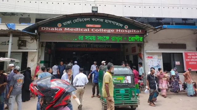 উত্তেজনা কমে স্বাভাবিক ঢামেক, নিয়মিত চলছে চিকিৎসাসেবা
