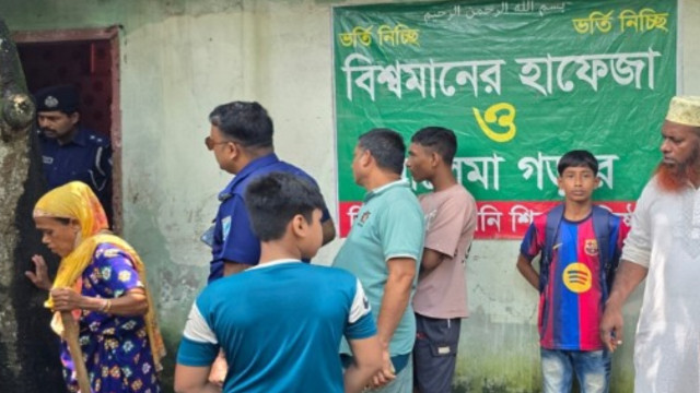 মাদারীপুরের কালকিনি পৌরসভার গোপালপুর এলাকায় দারুসসুন্নাহ মহিলা মাদ্রাসার পাশে বিস্ফোরণের ঘটনায় পাঁচ...