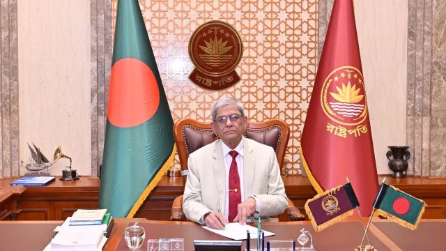 পরিবার নিয়ে বঙ্গভবনে উঠলেন রাষ্ট্রপতি মির্জা ফখরুল
