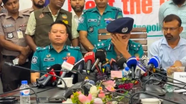 রংপুর নগরীর মাছুয়াপাড়ায় সাবেক শিক্ষক গণপতি চক্রবর্তী ও তার পরিবারের তিন সদস্যকে হত্যার ঘটনায় গ্রেপ্ত...