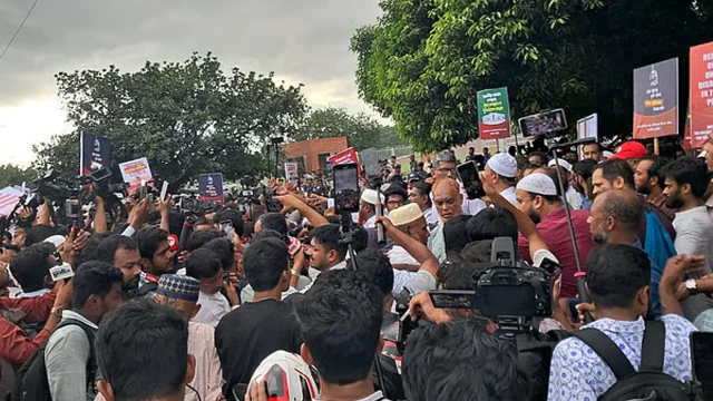 সংসদ ভবন অভিমুখে ১১ দলের পদযাত্রা, গুম প্রতিরোধ আইন করার দাবি