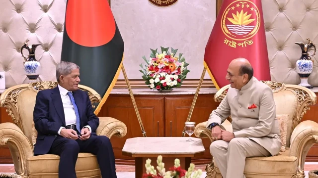 ভারতের সঙ্গে সম্পর্ক জোরদারে অমীমাংসিত বিষয় দ্রুত সমাধানের তাগিদ রাষ্ট্রপতির