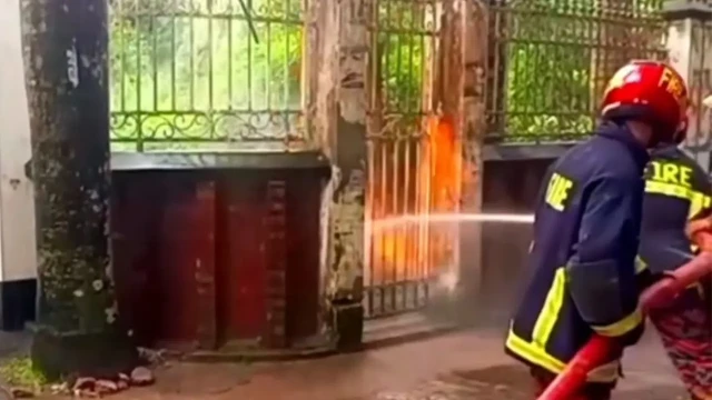 বজ্রপাতে বিদ্যুৎমন্ত্রীর সিরাজগঞ্জের বাসভবনে আগুন