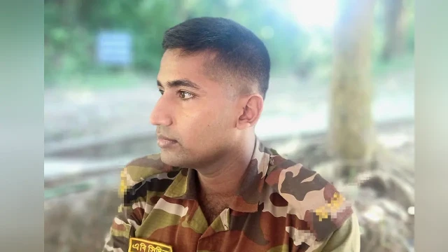 চট্টগ্রামের হাটহাজারী ফিল্ড ফায়ারিং রেঞ্জে সেনাবাহিনীর প্রশিক্ষণ কার্যক্রম চলাকালে ট্যাংক থেকে গোলাব...