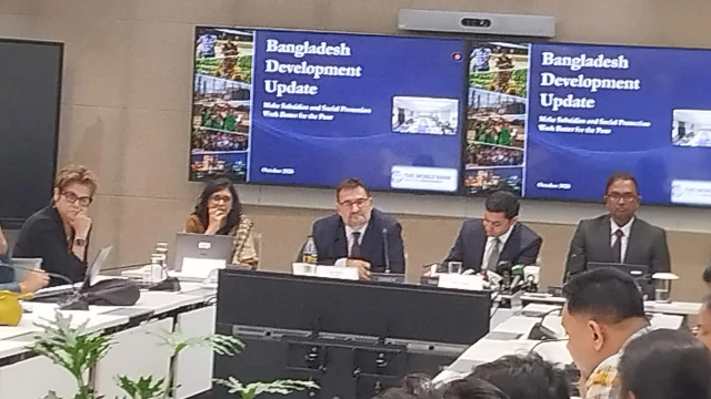 ফ্যামিলি কার্ডে দারিদ্র্য থেকে বের হতে পারে ২৮ লাখ ৫০ হাজার মানুষ: বিশ্বব্যাংক