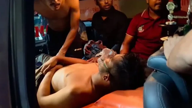 মোটরসাইকেল নিয়ে বিরোধের জেরে ঢাবিতে ছাত্রদলের দুই পক্ষের সংঘর্ষ, আহত ৪
