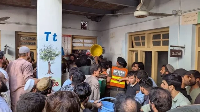 পাকিস্তানে স্কুলের ছাদ ধসে প্রাণ গেল ২৮ শিশু ও শিক্ষকের
