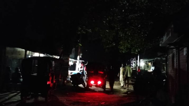 রাজবাড়ী জেলায় কয়েকদিন ধরে চলা তীব্র গরমের মাঝেই ঘন ঘন লোডশেডিংয়ে চরম