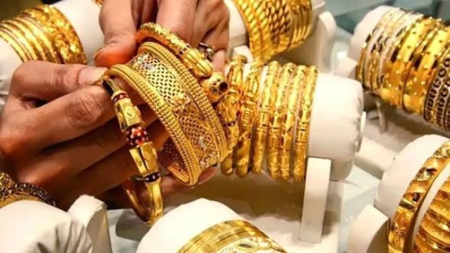 বিশ্ববাজারে কমলো স্বর্ণের দাম, নজর ফেড চেয়ারম্যানের ভাষণের দিকে
