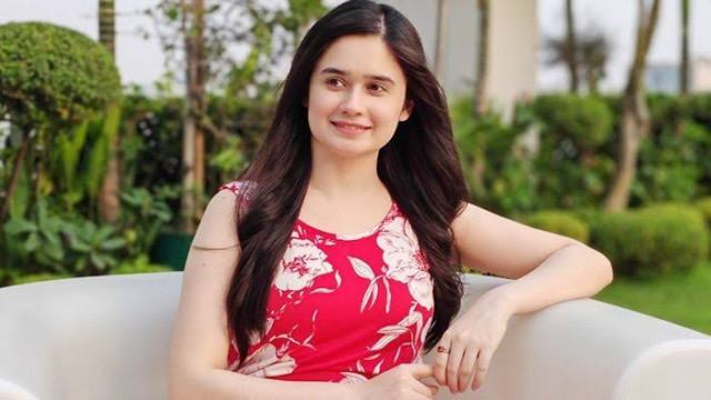 ভুয়া ফেসবুক আইডি নিয়ে ভক্ত ও সহকর্মীদের সতর্ক করলেন অভিনেত্রী ঐশী