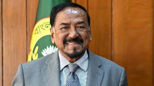 বঙ্গভবনে ভারপ্রাপ্ত রাষ্ট্রপতি হাফিজ উদ্দিনের প্রথম কর্মদিবস