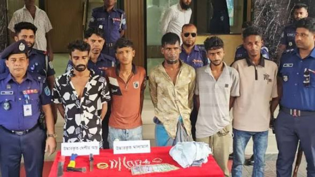 বন্দরে স্বর্ণের দোকানে ডাকাতি: লুণ্ঠিত মালামাল উদ্ধারসহ গ্রেপ্তার ৫