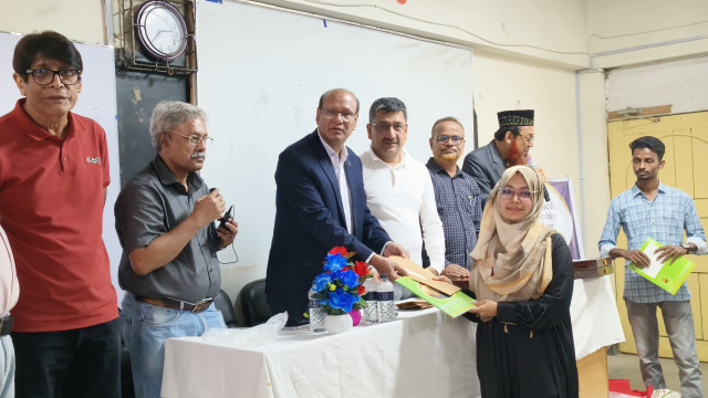 ইবিতে একাডেমিক ও স্কলারশিপ অ্যাওয়ার্ড প্রদান