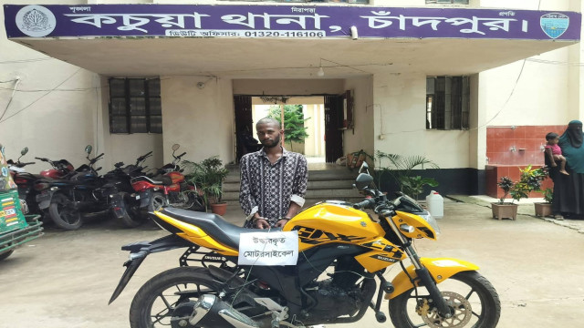 কচুয়ায় পুলিশের পৃথক অভিযানে মোটরসাইকেল ও তামার তার উদ্ধার, আটক ৩