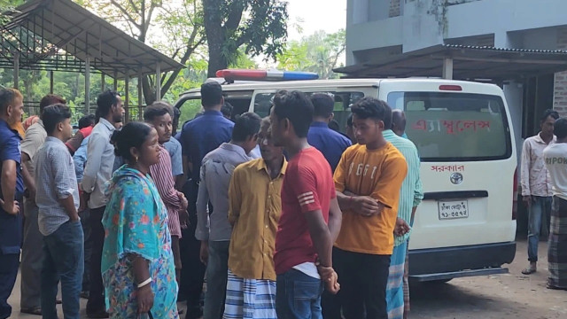 পঞ্চগড়ের বোদা উপজেলায় মোটরসাইকেলে বান্ধবীকে নিয়ে ঘুরতে বের হয়ে সড়ক দুর্ঘটনায় স্বপন চন্দ্র রায় (২২) ন...