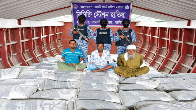 মিয়ানমারে পাচারের আগেই সিমেন্টের চালান জব্দ, আটক ৩