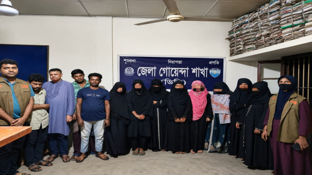 বেগমগঞ্জের আবাসিক হোটেলে ডিবির অভিযান, গ্রেপ্তার ১২