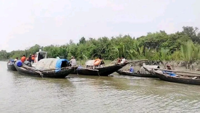 টানা তিন মাস বন্ধ থাকার পর আগামী ১ সেপ্টেম্বর থেকে পর্যটক ও বনজীবীদের জন্য আবারও খুলছে সুন্দরবনের প্...