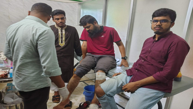 ব্রিজের ঢালে বাসের ধাক্কা, ববির রসায়ন বিভাগের তিন শিক্ষার্থী আহত