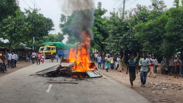 শিশু হত্যার অভিযোগে দিনাজপুরে মহাসড়ক অবরোধ