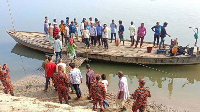 মহালয়ায় বদেশ্বরী মন্দিরে পুণ্যার্থীদের ভিড়, পূজা দিলেন ভারতীয় সহকারী হাইকমিশনার
