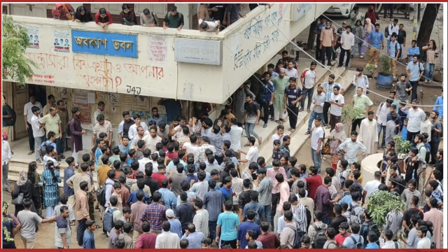 জবিতে ছাত্রদল-ছাত্রশিবির সংঘর্ষ, থমথমে ক্যাম্পাস