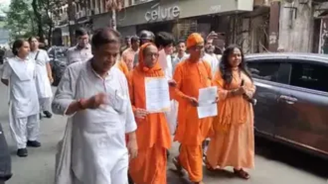 কলকাতায় বাংলাদেশ উপ-হাইকমিশনে স্মারকলিপি প্রদান: চিন্ময় কৃষ্ণের মুক্তি ও সনাতনীদের নিরাপত্তার দাবি