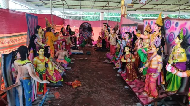 একই মণ্ডপে ২৭৭টি প্রতিমা: আলফাডাঙ্গায় দক্ষিণঞ্চলের সর্ববৃহৎ দুর্গোৎসবের প্রস্তুতি