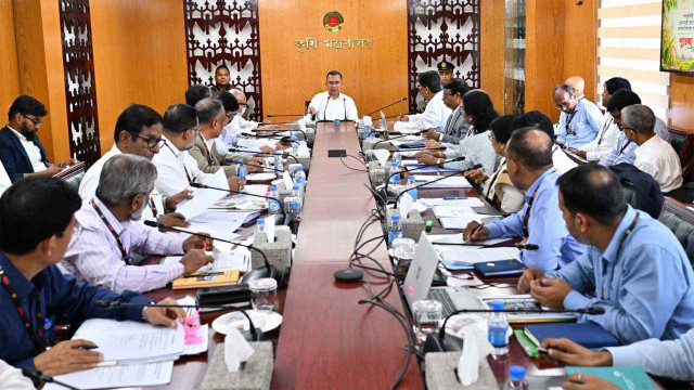 সিঁড়ি বেয়ে ষষ্ঠ তলায় উঠলেন প্রধানমন্ত্রী তারেক রহমান