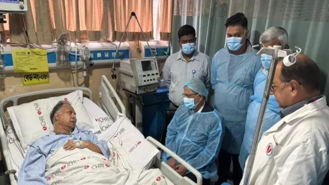 হাসপাতালে ইকবাল হাসান মাহমুদ টুকুকে দেখতে গেলেন রুহুল কবির রিজভী