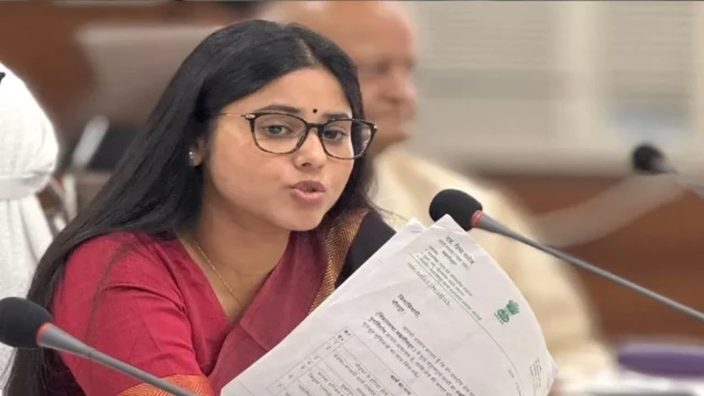 ক্রিকেটার রিংকুর হবু স্ত্রী এমপি প্রিয়া সরোজ কে?